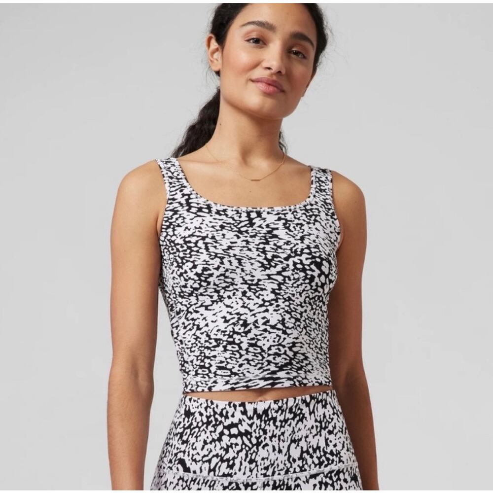 Athleta Set Shanti Square Neck Tank and Salutation 7” Shorts Size XS